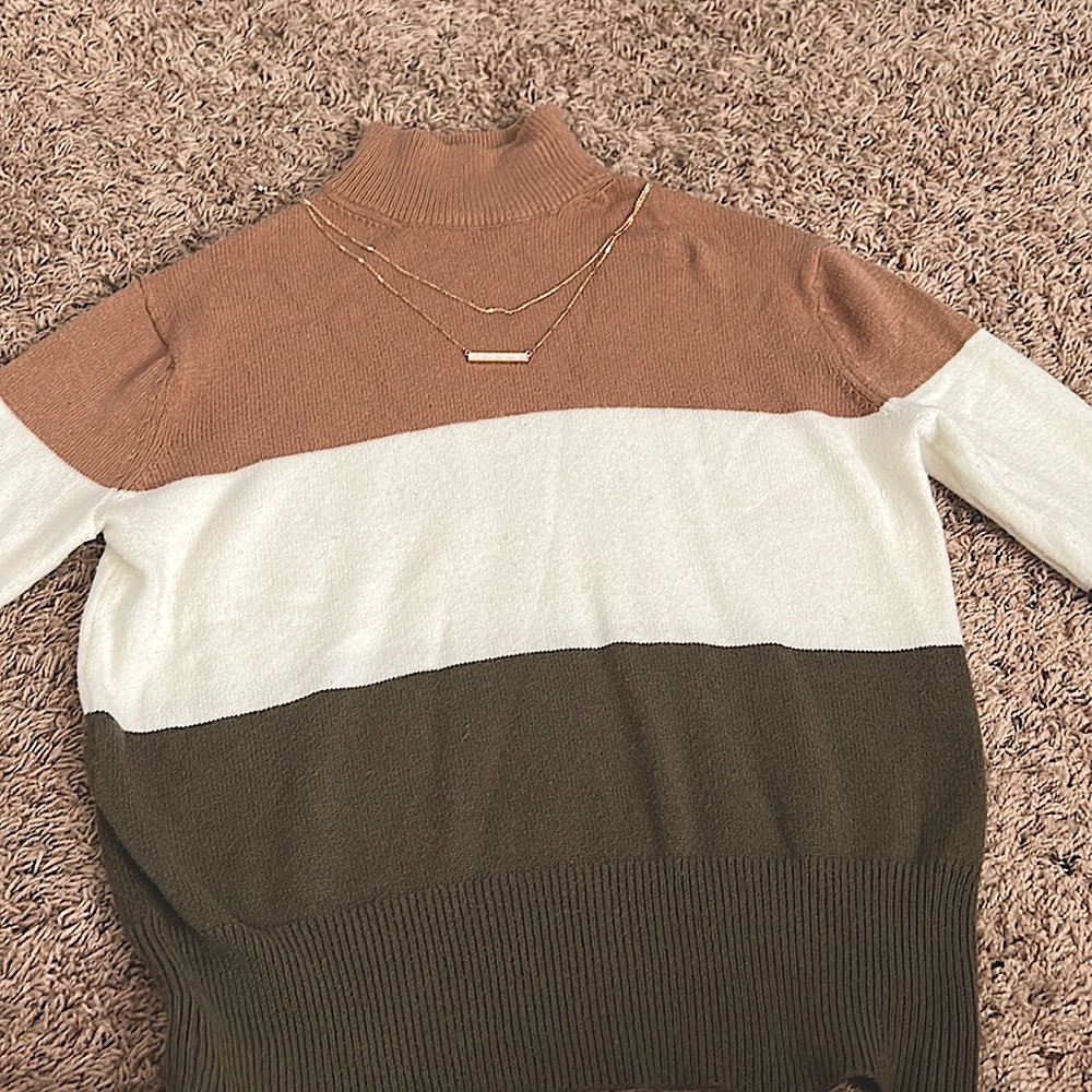 Long sleeve turtleneck . Size small . Tan-white-brown